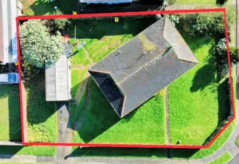1 Ettrick Place, Mangere East, Auckland: 3-bedroom house (sold)